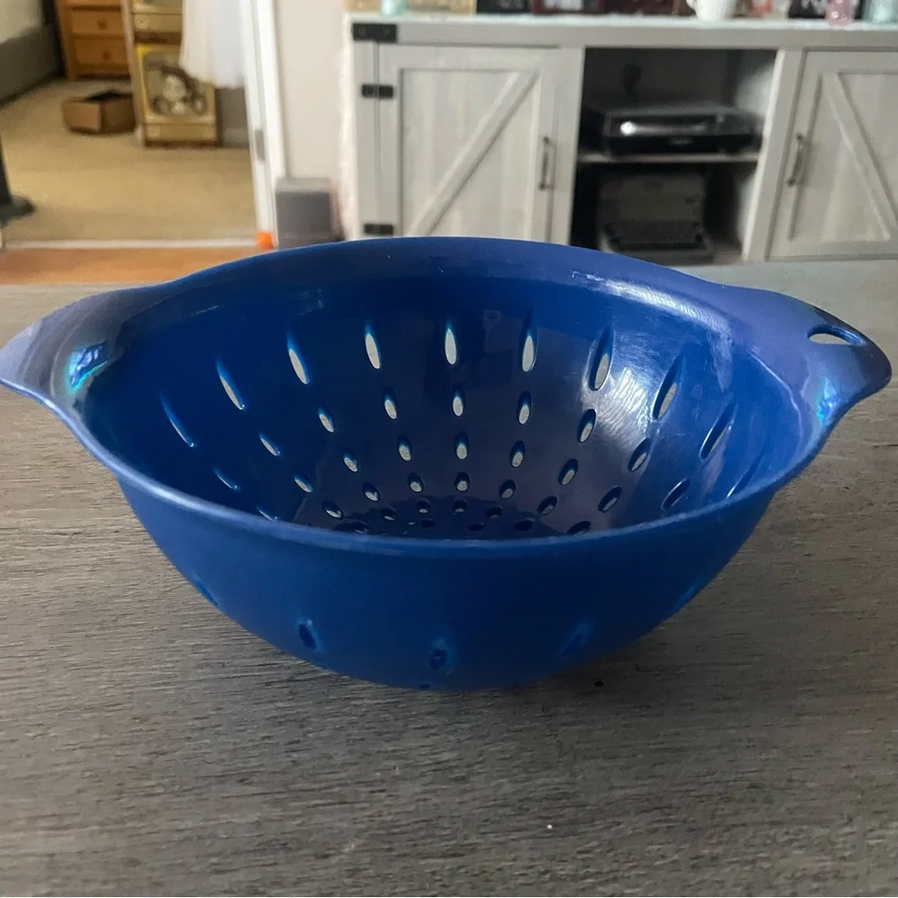 Small Plastic Kitchen Strainer - Picture 1 of 3